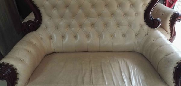 真皮沙发翻新前